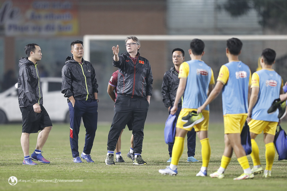 blv-hoang-hai-thay-vi-nhin-ket-qua-hay-xem-dt-viet-nam-choi-bong-duoi-thoi-hlv-troussier