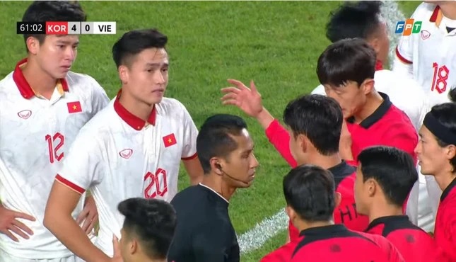 chuyen-hy-huu-cau-thu-han-quoc-xin-trong-tai-xoa-the-do-cho-bui-hoang-viet-anh