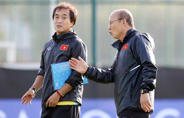 nong-nguoi-dai-dien-cua-thay-park-va-ong-lee-yung-jin-phu-nhan-tin-don-bo-doi-gia-nhap-clb-tp-hcm