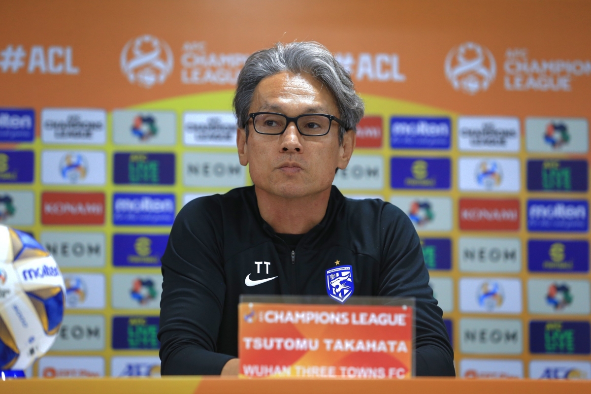 thua-dau-ha-noi-fc-hlv-trung-quoc-do-loi-do-mat-co-san-my-dinh-xau