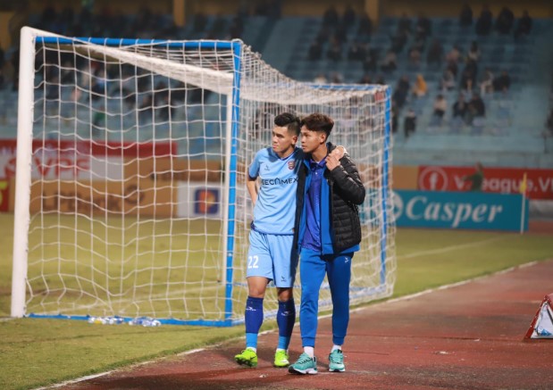hlv-troussier-tiep-tuc-nhan-tin-du-ve-luc-luong-dt-viet-nam-nguy-co-chap-va-tai-asian-cup