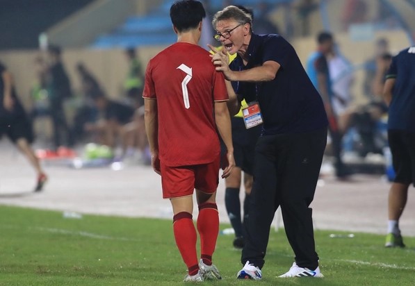 cong-phuong-toi-chua-tung-gap-hlv-nao-du-dan-nhu-ong-troussier