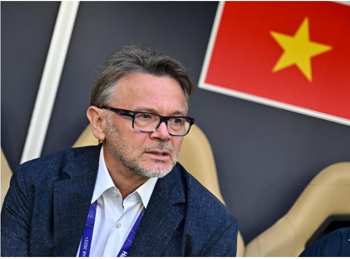 hlv-troussier-toi-rat-tiec-khi-chua-the-su-dung-ho-tan-tai-o-giai-dau-nay