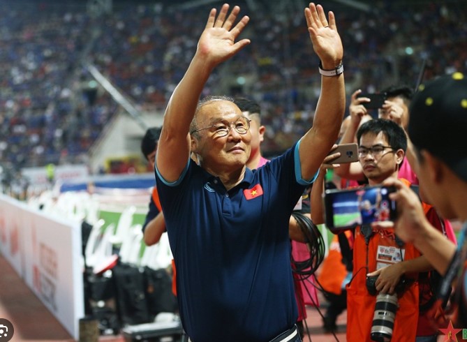soc-hlv-park-hang-seo-suyt-phan-boi-bong-da-viet-nam
