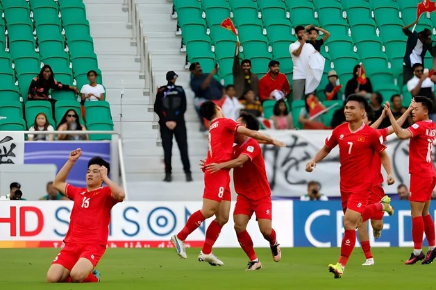suyt-tao-dia-chan-trong-ngay-ra-quan-asian-cup-dt-viet-nam-khien-ca-dna-tu-hao