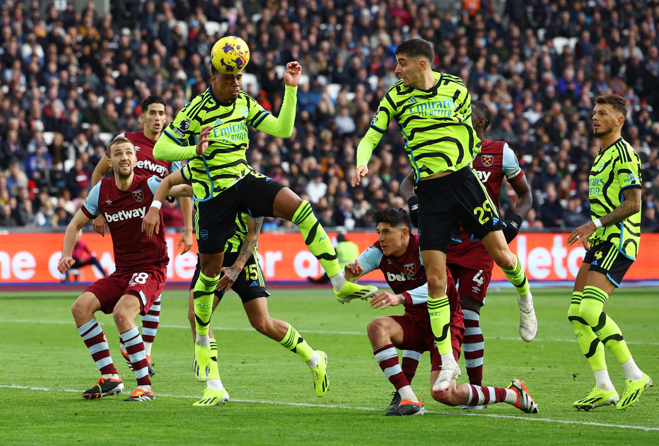 west-ham-vs-arsenal-2100-11-02-137440.jpg