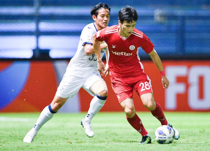 hoang-duc-lot-tam-ngam-cua-2-ong-lon-v-league-lot-tay-tren-duoi-10-ty-dong